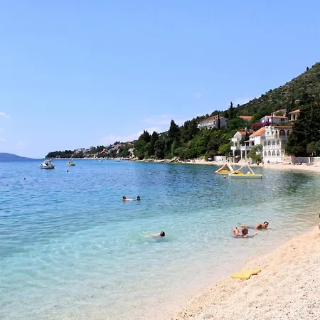 Gostinjska kuća Triple 16006c Gradac (Split-Dalmatia)